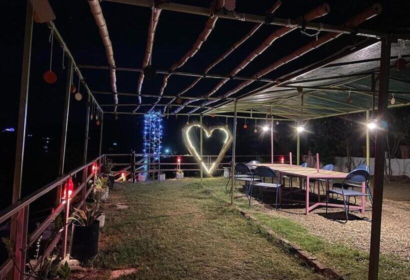 فندق Morni Lake Club