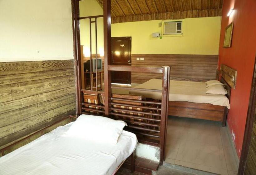 فندق Morni Lake Club