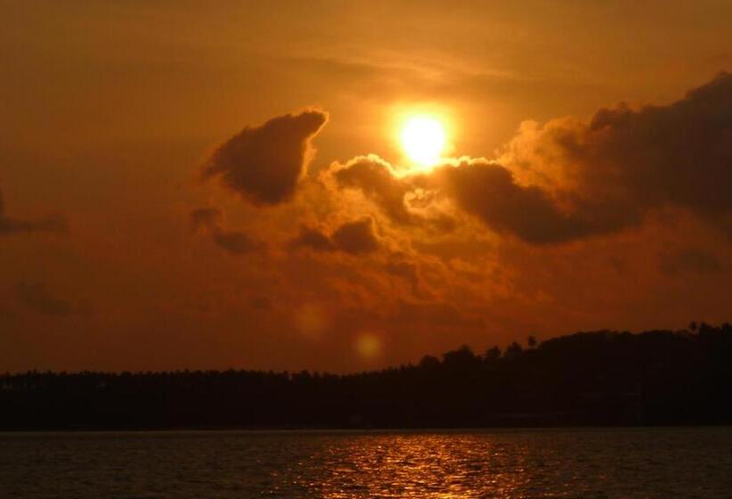 Hotel 普吉岛 迈考海滩水疗度假村pl  Maikhaolak Beach Village