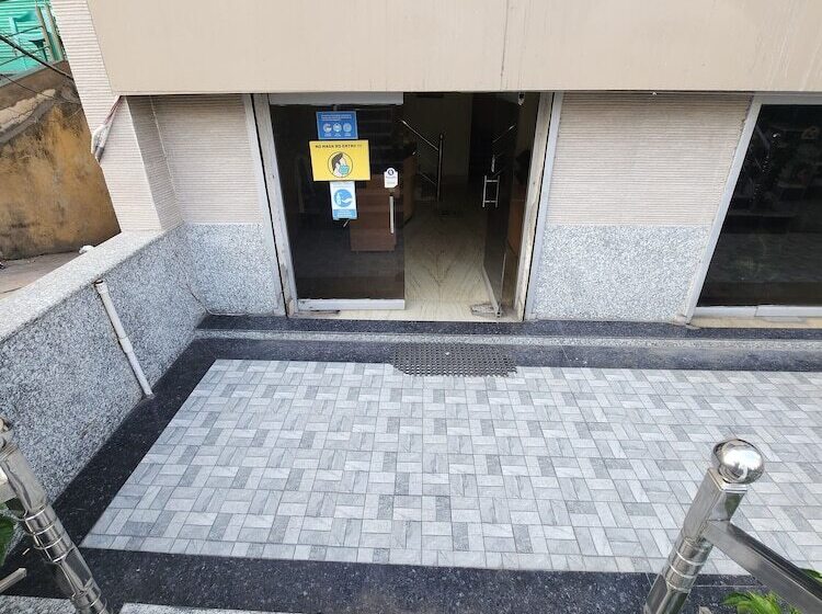 فندق Priyanka International