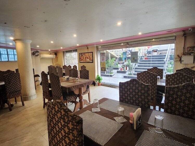 فندق Priyanka International