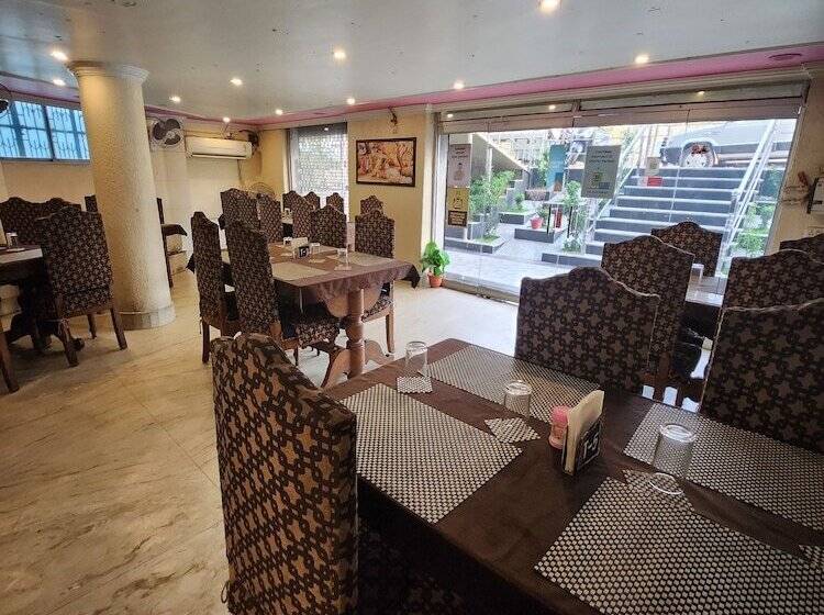 فندق Priyanka International