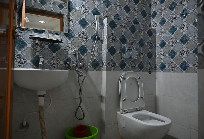 فندق Priyanka International