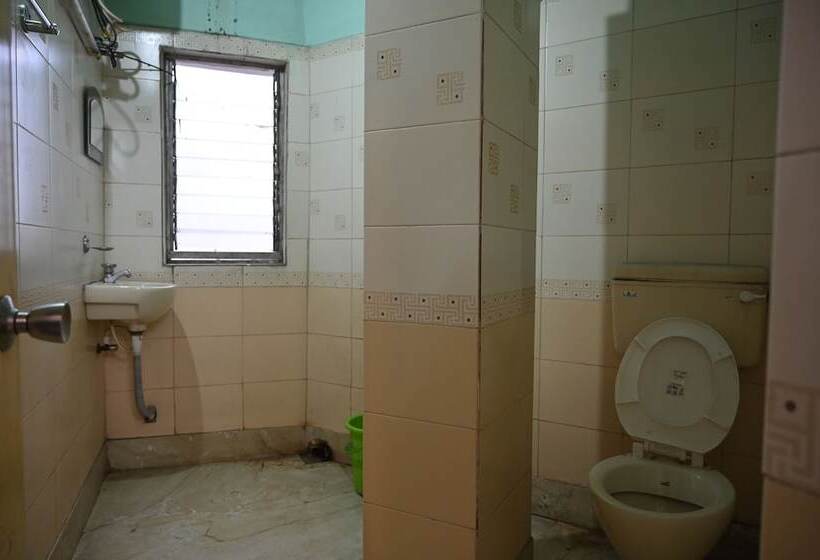 فندق Priyanka International