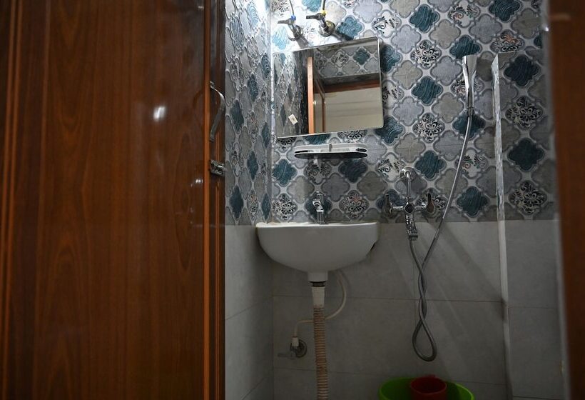 فندق Priyanka International