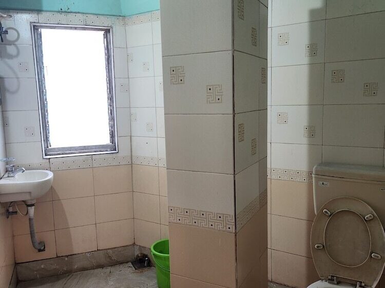 فندق Priyanka International