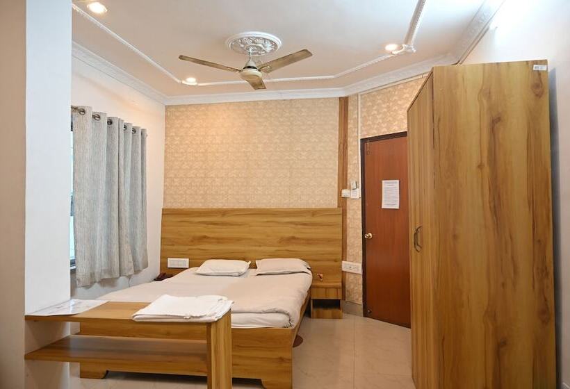 فندق Priyanka International