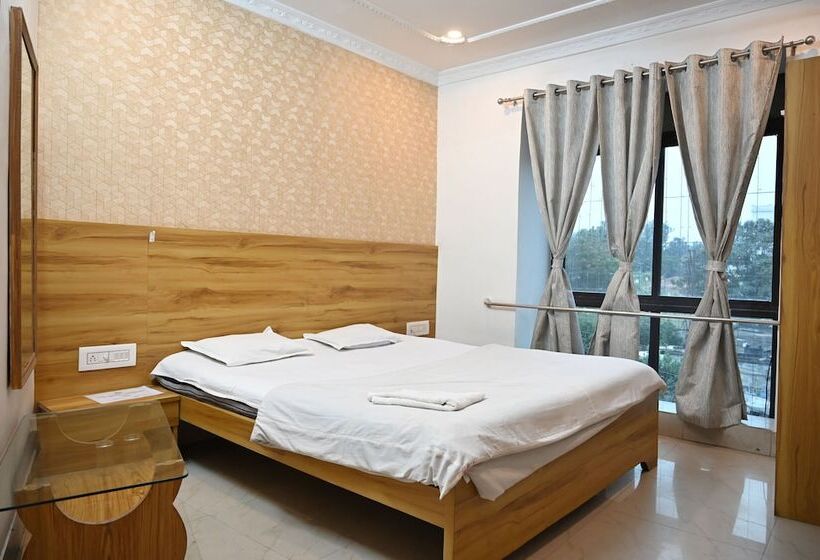 فندق Priyanka International