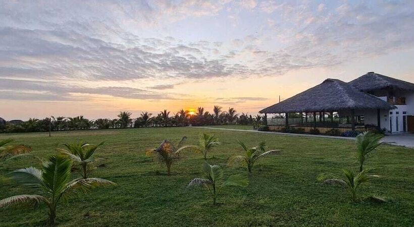 Отель Punta Coco Villas Beach