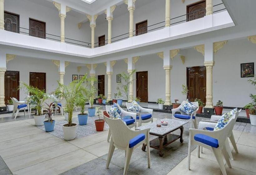 هتل Rooms At Udaipur Palace