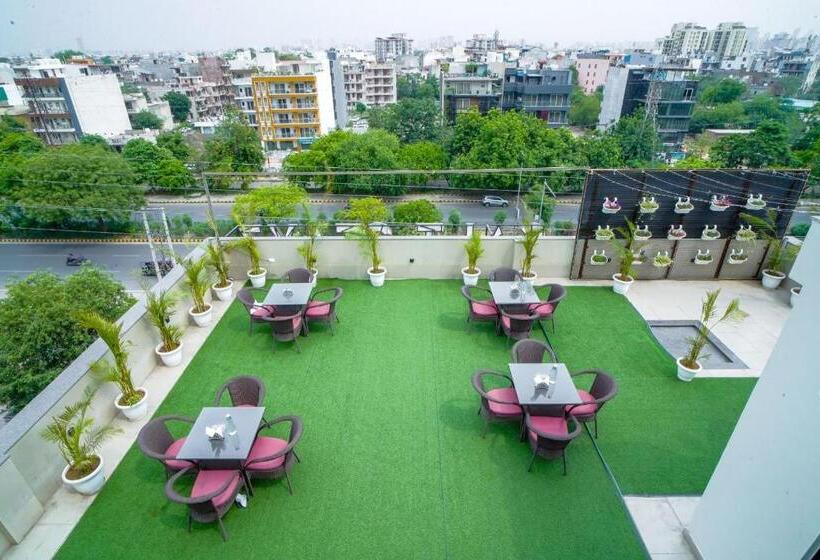 هتل Saltstayz Executive Serviced Apartment   Unitech Cyber Park & Near Huda City Metro