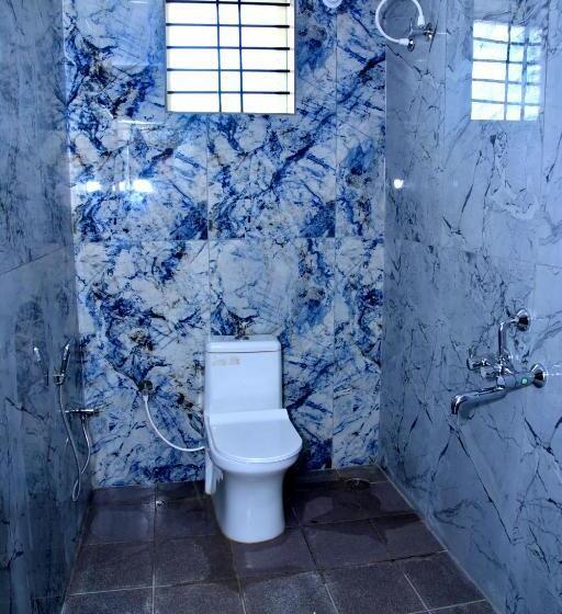 فندق Sharada Inn