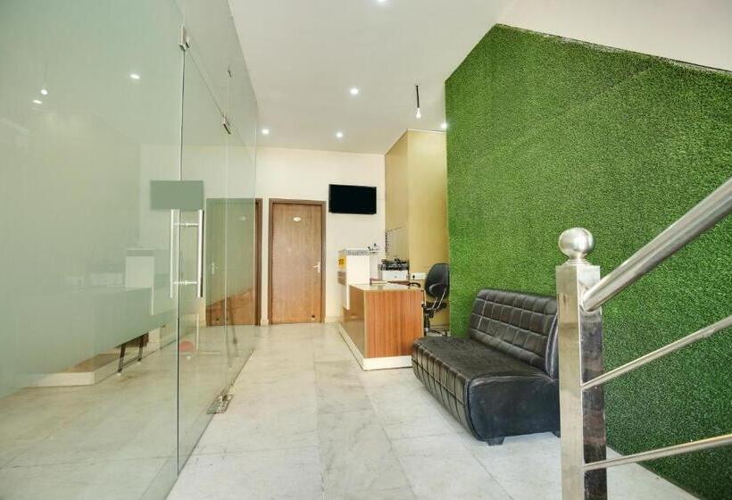 Отель Spot On Raja Guest House