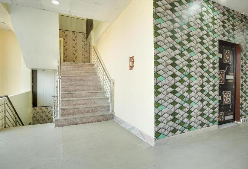 Отель Spot On Raja Guest House