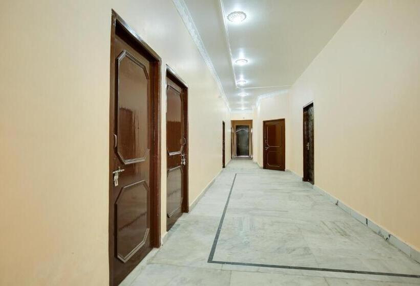 Отель Spot On Raja Guest House