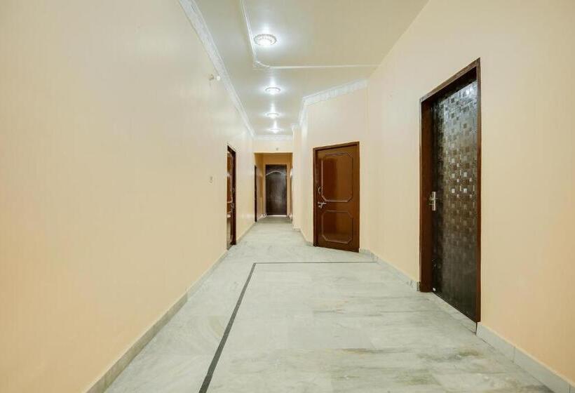 Отель Spot On Raja Guest House