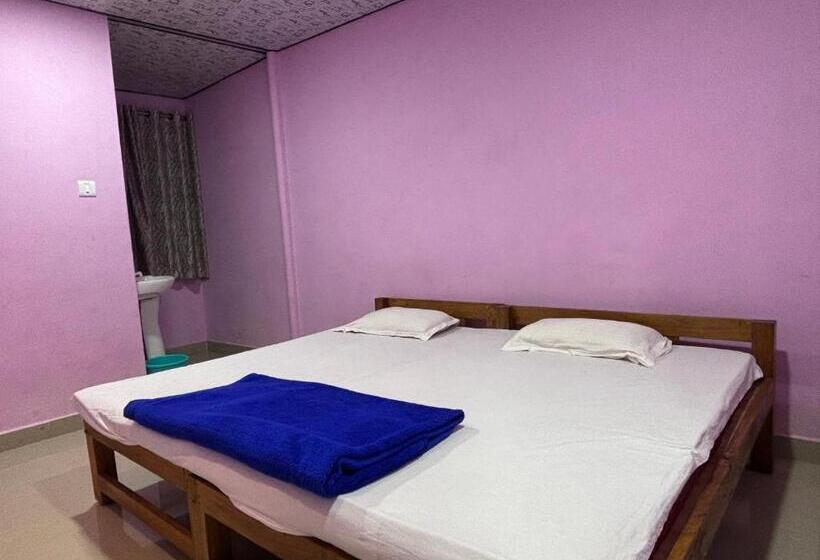 בית מלון כפרי Staymaker Naik Residency