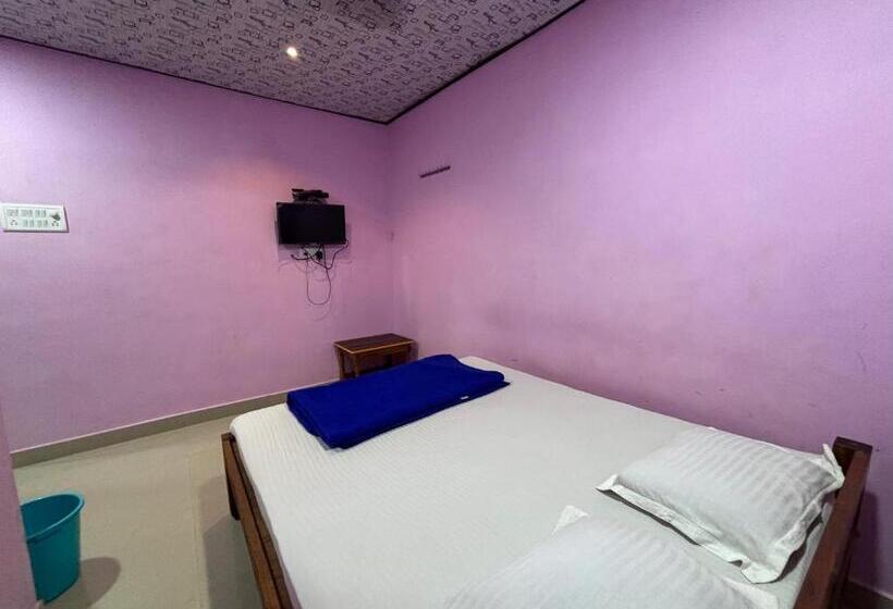 בית מלון כפרי Staymaker Naik Residency