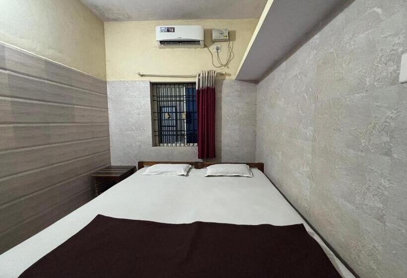 בית מלון כפרי Staymaker Naik Residency