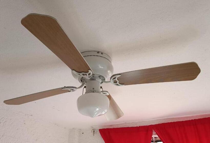 Auto Hotel El Conquistador