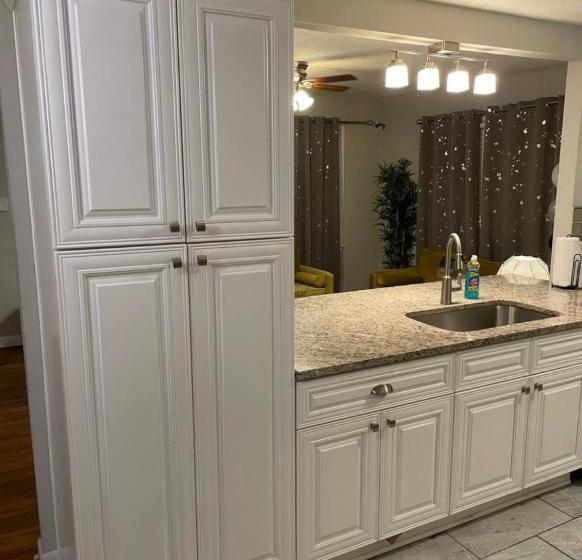 ペンション Amir Travels