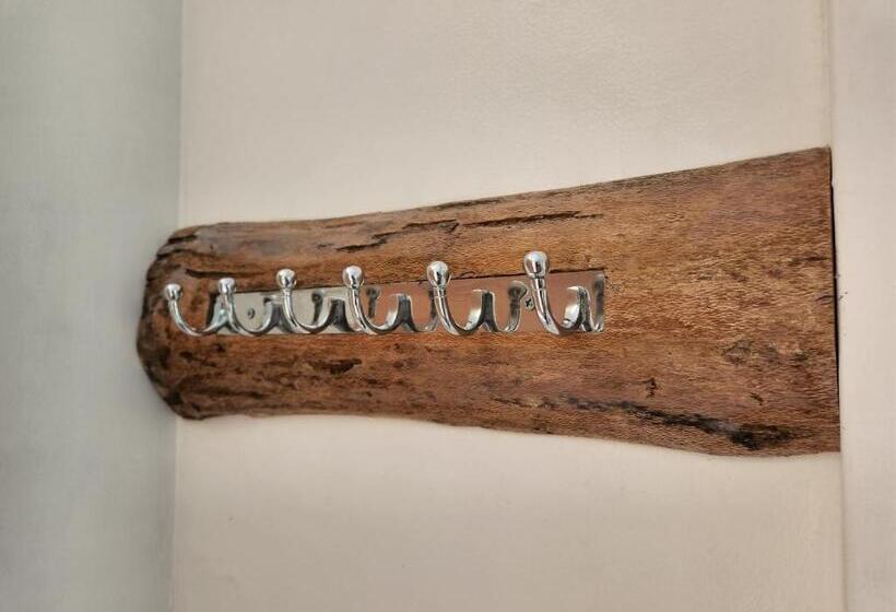 膳宿费 Blue Hills Castle