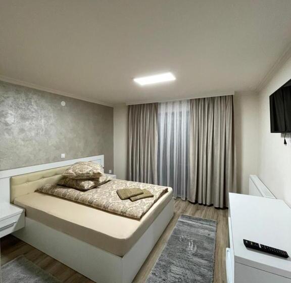 بنسيون Conacul Peștera Urșilor