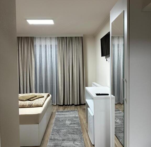 بنسيون Conacul Peștera Urșilor