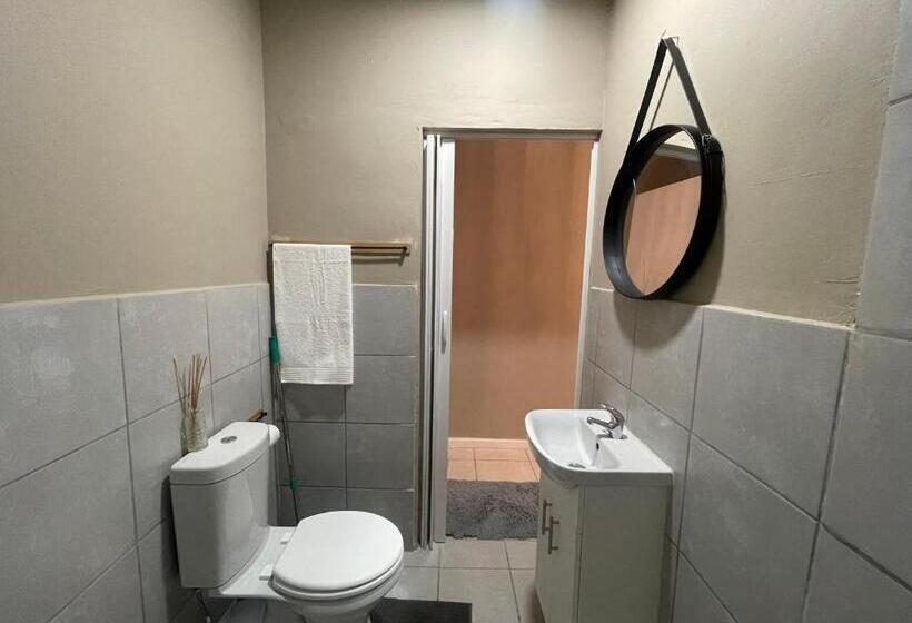 بنسيون Domin Self Catering Apartments