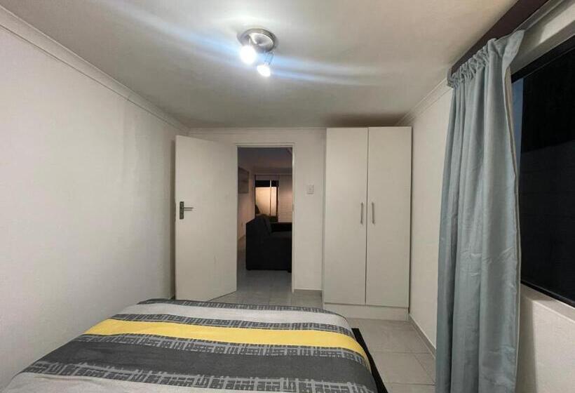 بنسيون Domin Self Catering Apartments