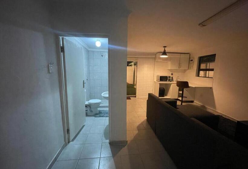 بنسيون Domin Self Catering Apartments