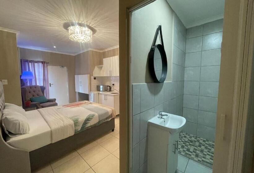 بنسيون Domin Self Catering Apartments