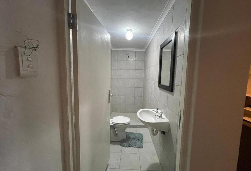 بنسيون Domin Self Catering Apartments