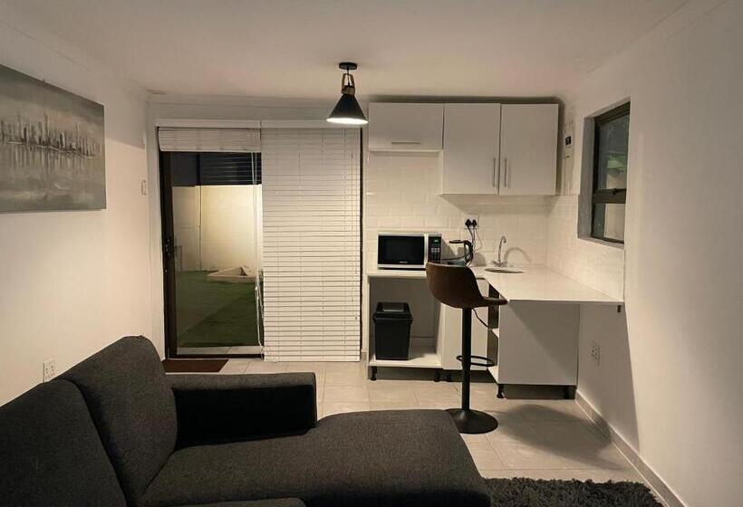 بنسيون Domin Self Catering Apartments