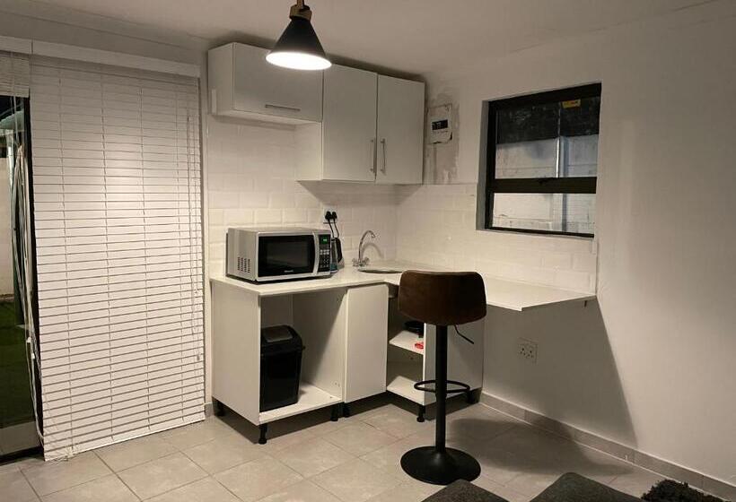 بنسيون Domin Self Catering Apartments