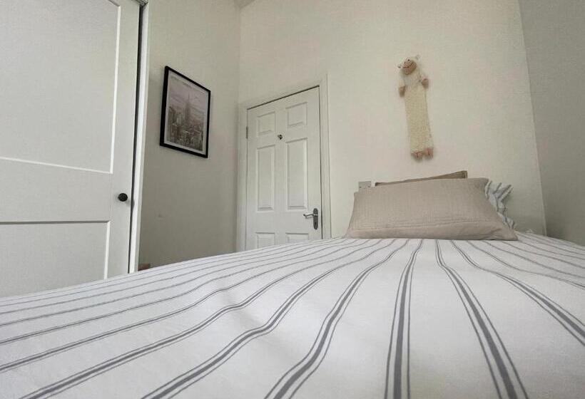 펜션 Leitrim Property Cork