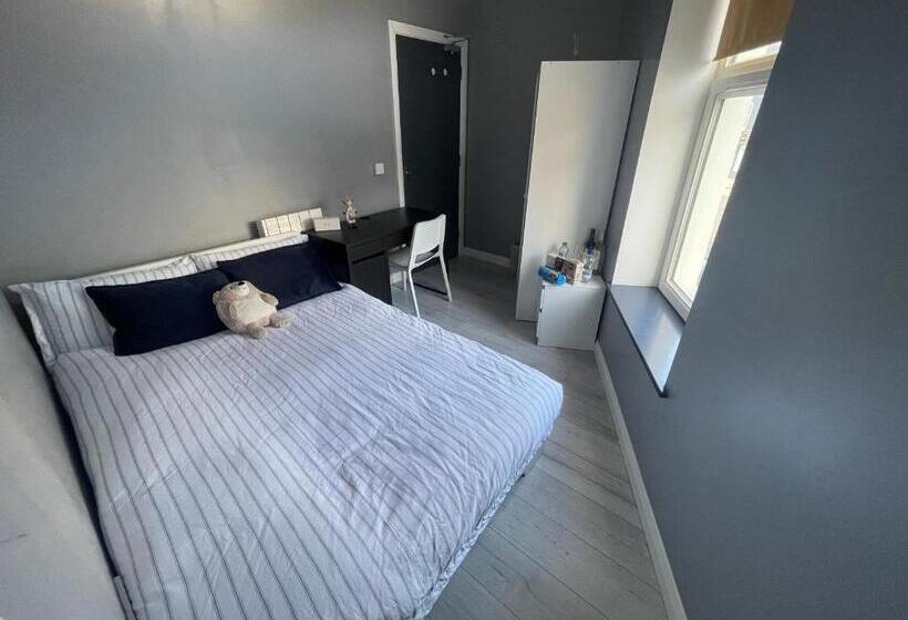 펜션 Leitrim Property Cork