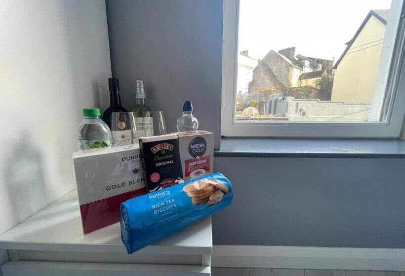 펜션 Leitrim Property Cork