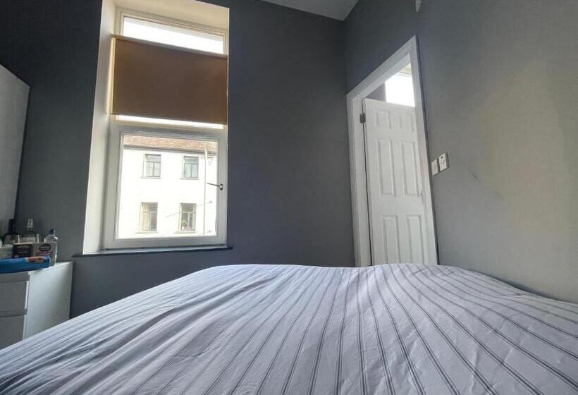 펜션 Leitrim Property Cork