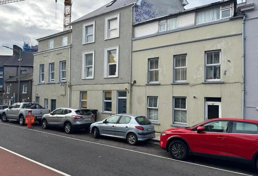 펜션 Leitrim Property Cork