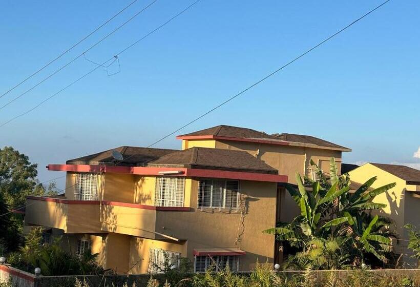 פנסיון Eton Villa