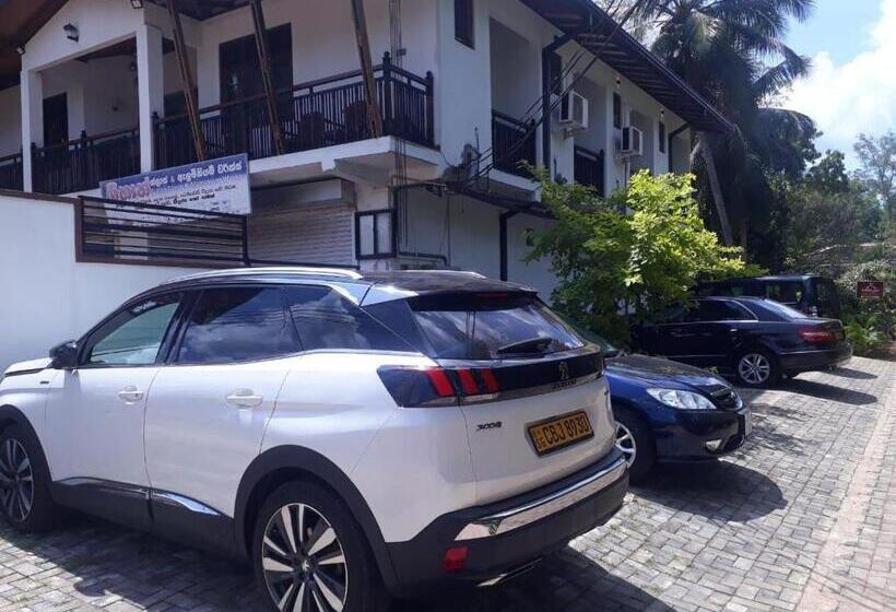 膳宿费 Harambathenna Resort