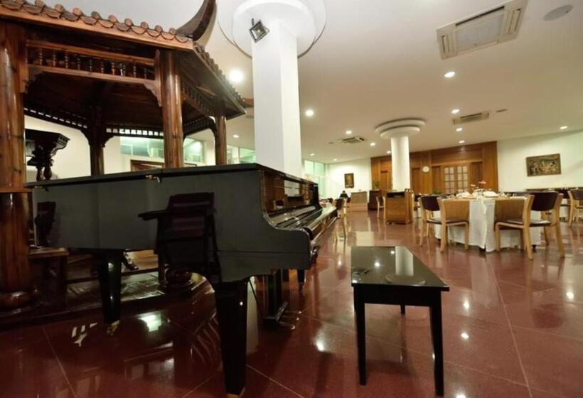 استراحتگاه Zone Niathu By The Park, Dimapur