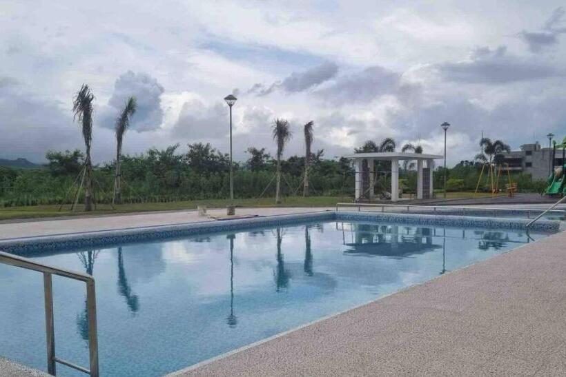 Spacious Luxury Condo W/ Kitchen Beside Hilton Clark D’heights