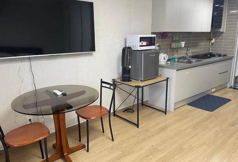 Spacious Luxury Condo W/ Kitchen Beside Hilton Clark D’heights