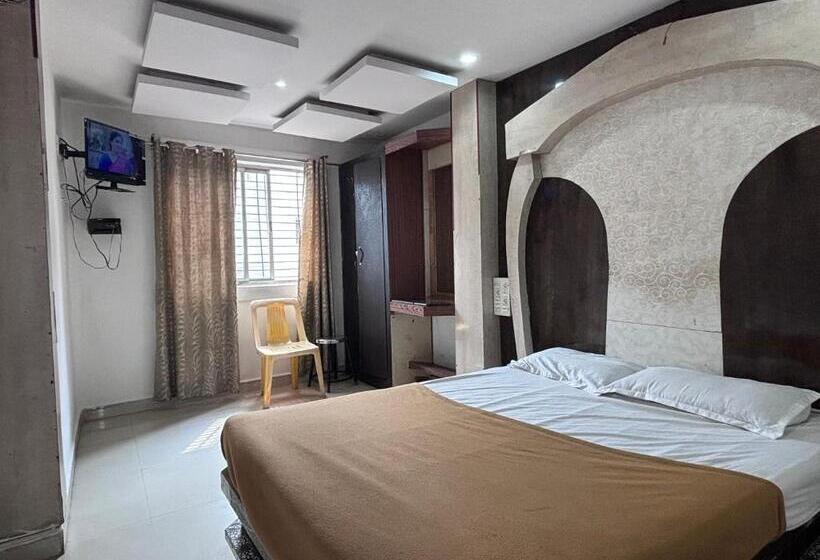 Staymaker Hotel Raj Empire