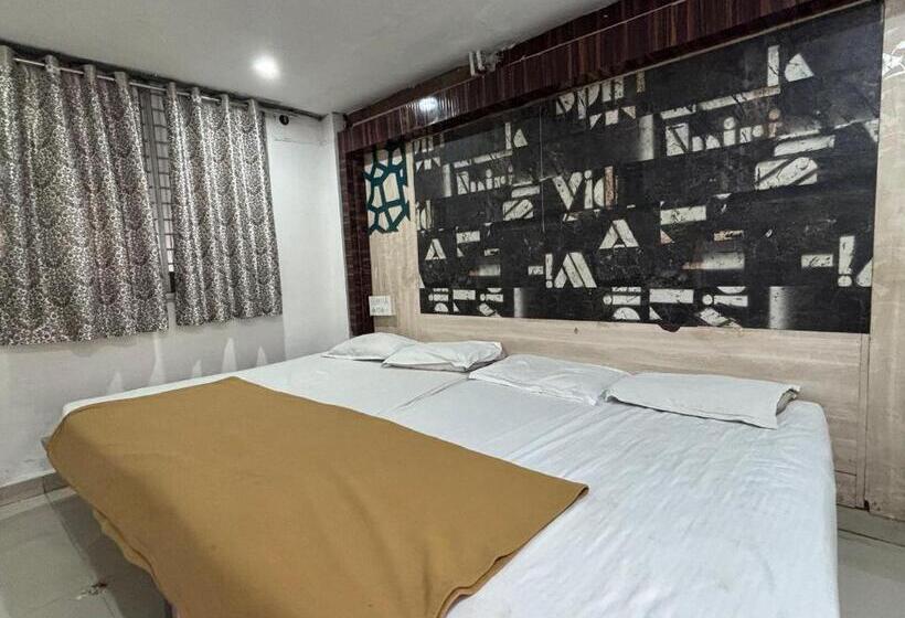 Staymaker Hotel Raj Empire