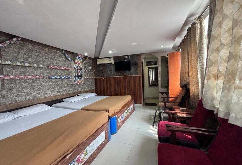 Staymaker Hotel Raj Empire