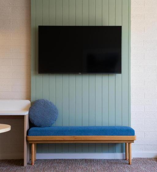 The Clovercrest Hotel Motel