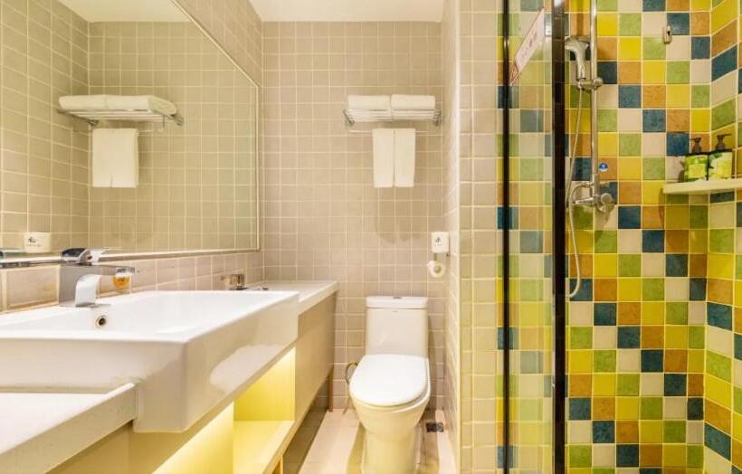 Zhanghe Hotel   Haikou Xiuying Harbor Provincial People S Hospital